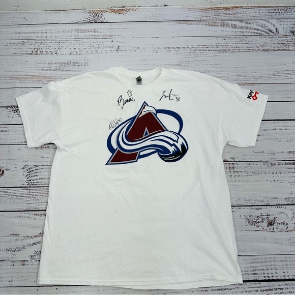 Colorado Avalanche Signed XL T Shirt #83 Matthew Nieto #37 J.T. Compher & Bernie - Picture 1 of 15